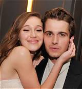 Is Alycia Debnam-Carey Pregnant? Boyfriend Name, More on the Fear of the Walking Dead Actress